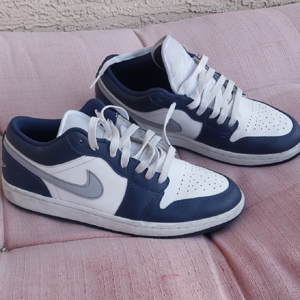 Nike Men's Navy and White Sneakers